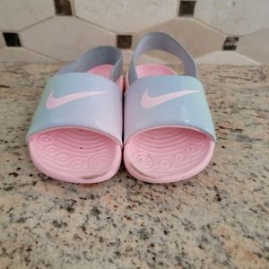 Toddler size 6C Nike strap back sandals.